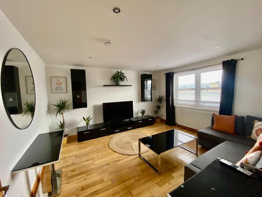 City Centre Apartment Next To Bus And Train Station Inverness Exteriér fotografie